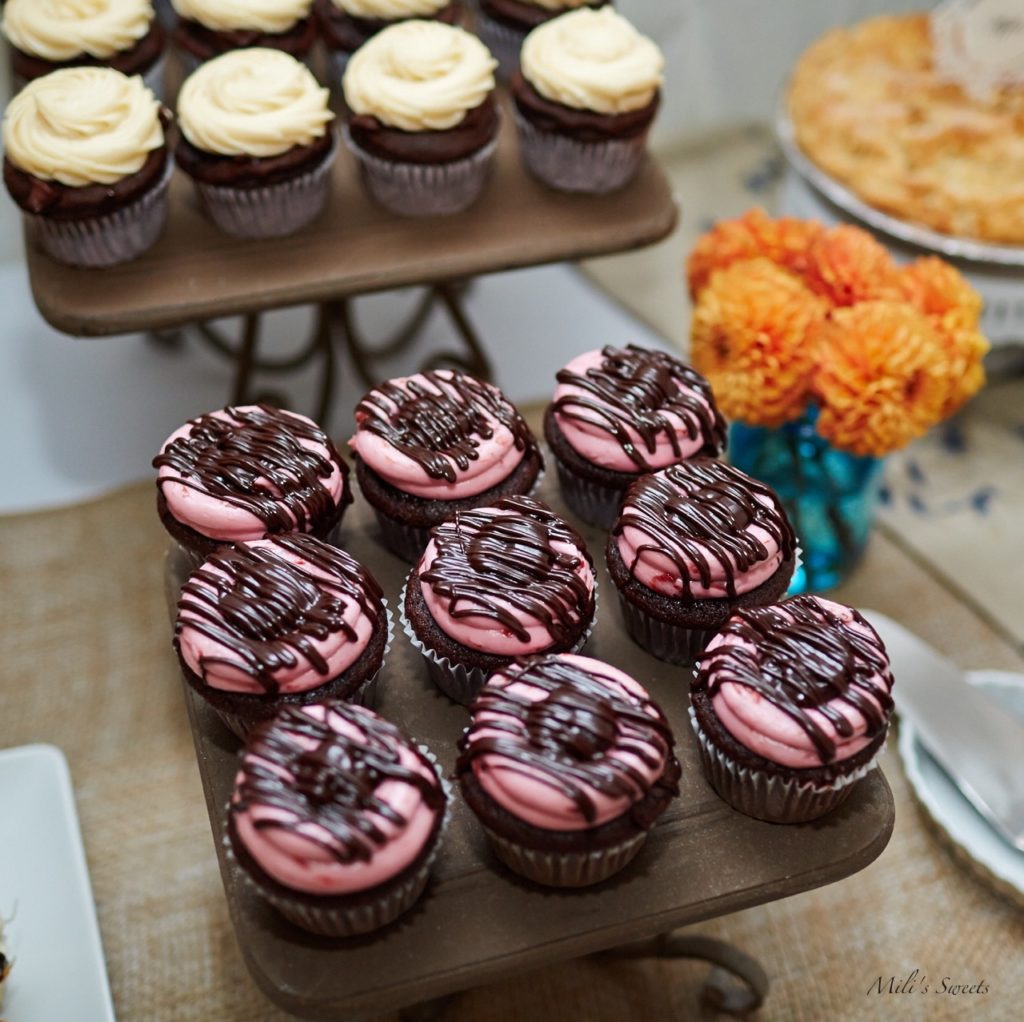 chocolate-cherry cupcakes by Mili