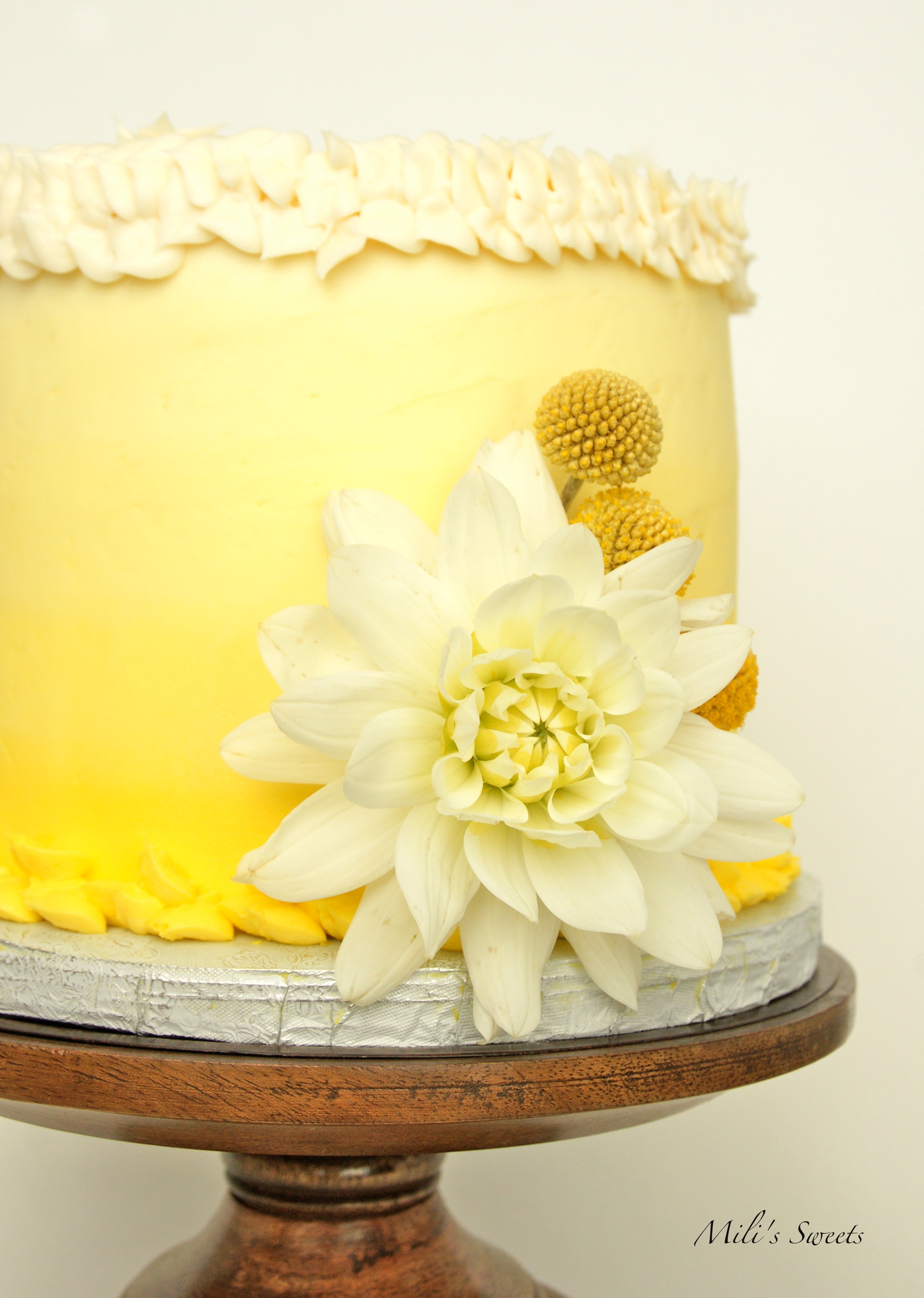 Mili's Sweets yellow wedding cutting cake 
