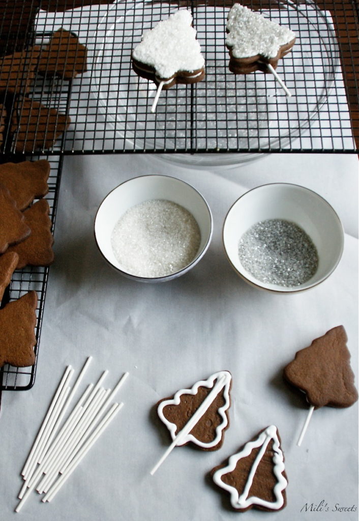 un with gingerbread - how to make gingerbread cookie pops - by Mili