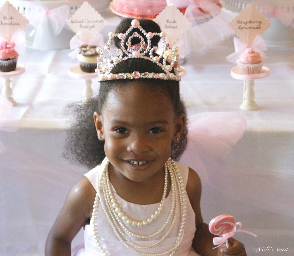 pink for a princess birthday party by Mili's Sweet