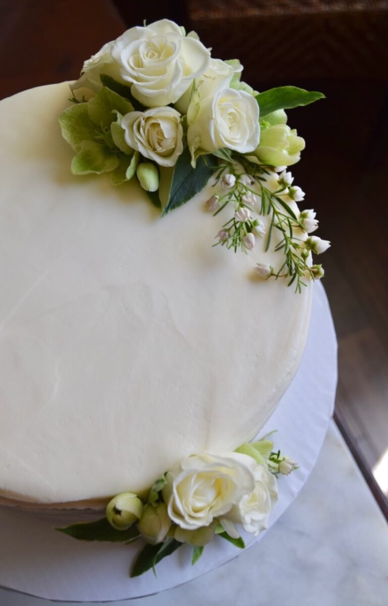 Mili’s Sweets wedding cakes: single tier and beautifully-unstacked
